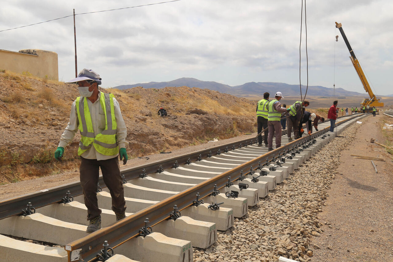 رشد هفت برابری حمل بار و ۷۴درصدی جابجایی مسافر با راه‌آهن فارس