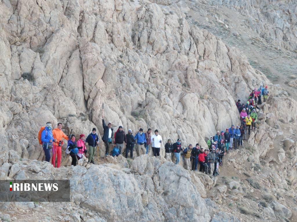 صعود کوهنوردان شمال فارس به قله بل اقلید