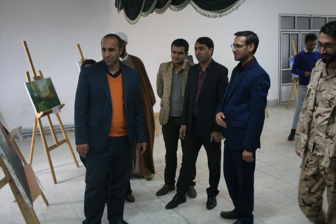 نمایش ۳۰ اثر هنری در نمایشگاه طراحی و نقاشی دانشگاه آزاد اسلامی اقلید