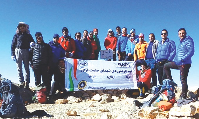 تیم کوهنوردی شهدای صنعت فولاد مبارکه بر فراز قله بل